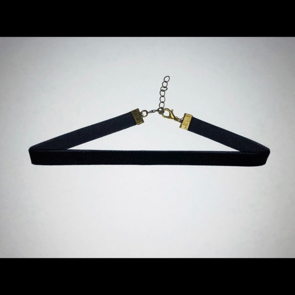 Black Velvet Choker - Picture 2 of 3